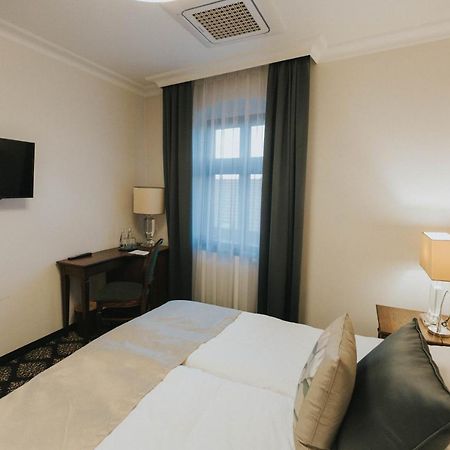 Hg Hotel Toszek المظهر الخارجي الصورة